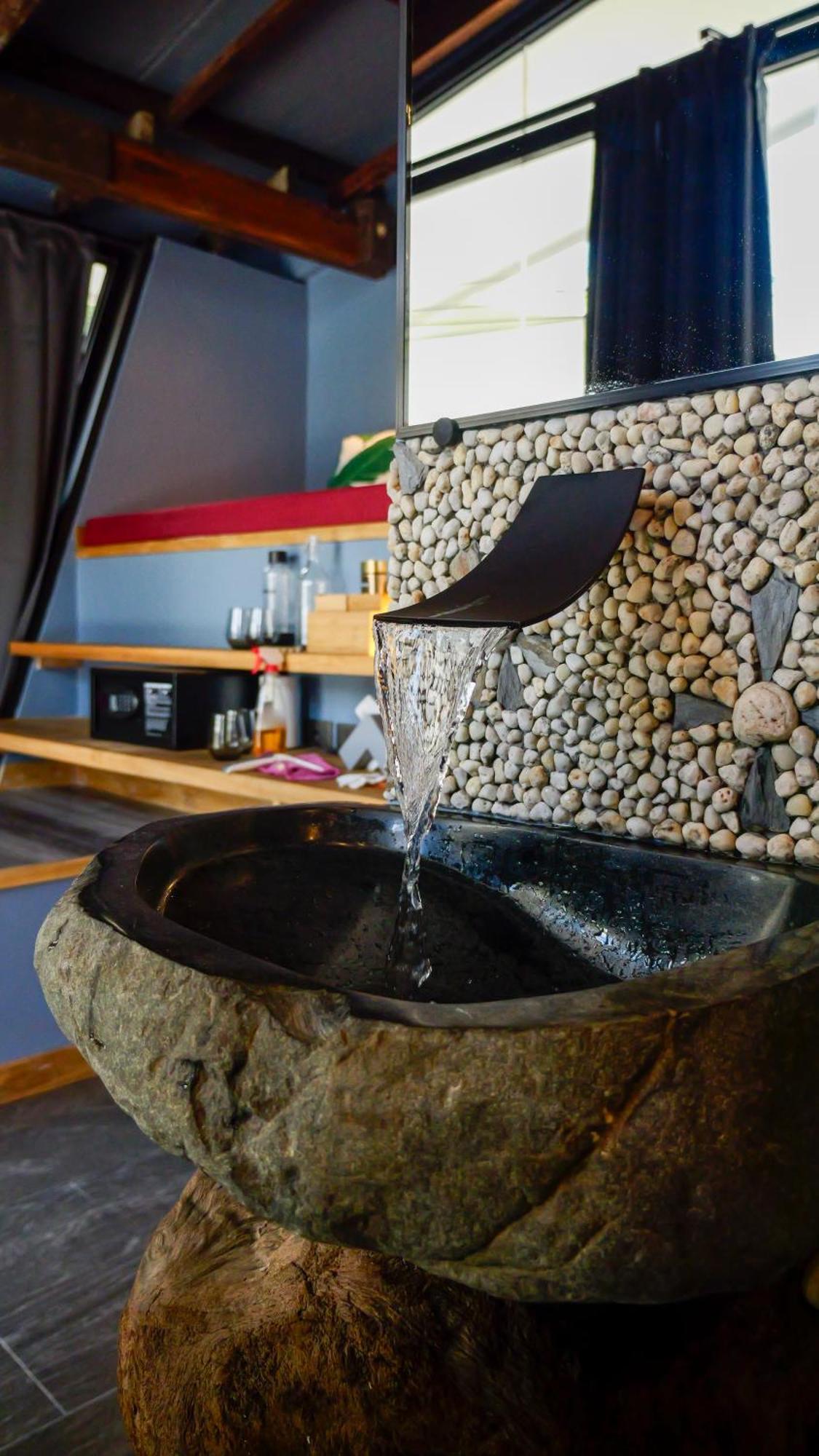 Rockinnest Hotel El Nido Exterior photo
